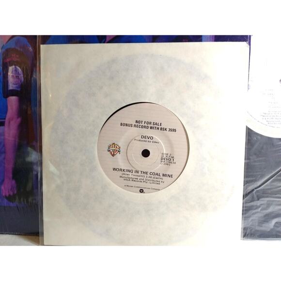 Devo New Traditionalists Vinyl LP Record Album Australia Limited Ed Bonus 45 NM - Picture 2 of 8